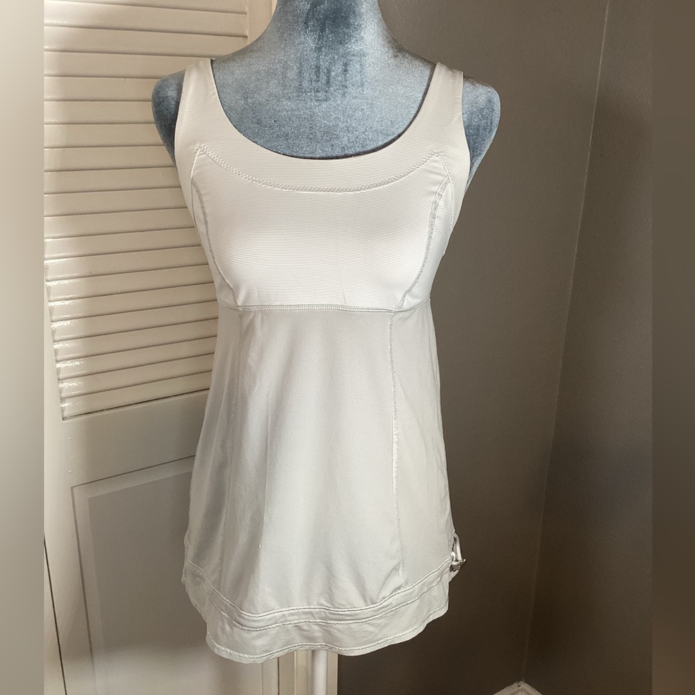 Lululemon Run “Tame Me Tank” White and Gray Striped Size 6